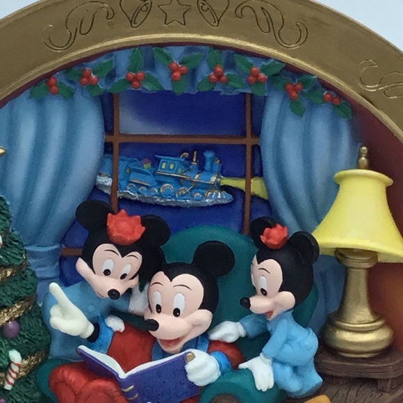 Vintage 1994 Three D Mickey Mouse Plate - Picture 6 of 13